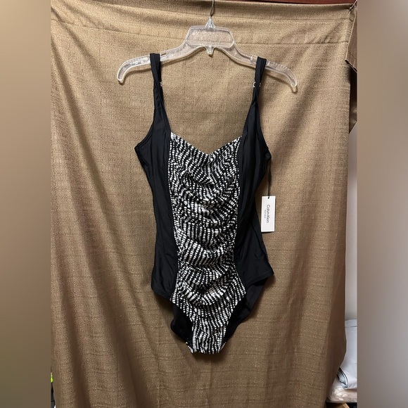 NWT Calvin Klein Women's Full Coverage Pleated Panel One Piece Swimsuit Size 16 - Picture 2 of 7
